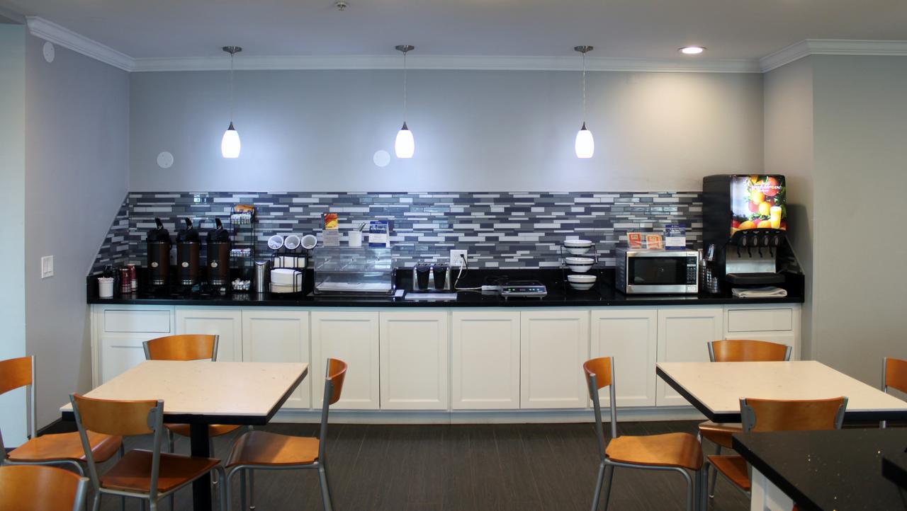 Best Western Visalia Hotel Экстерьер фото