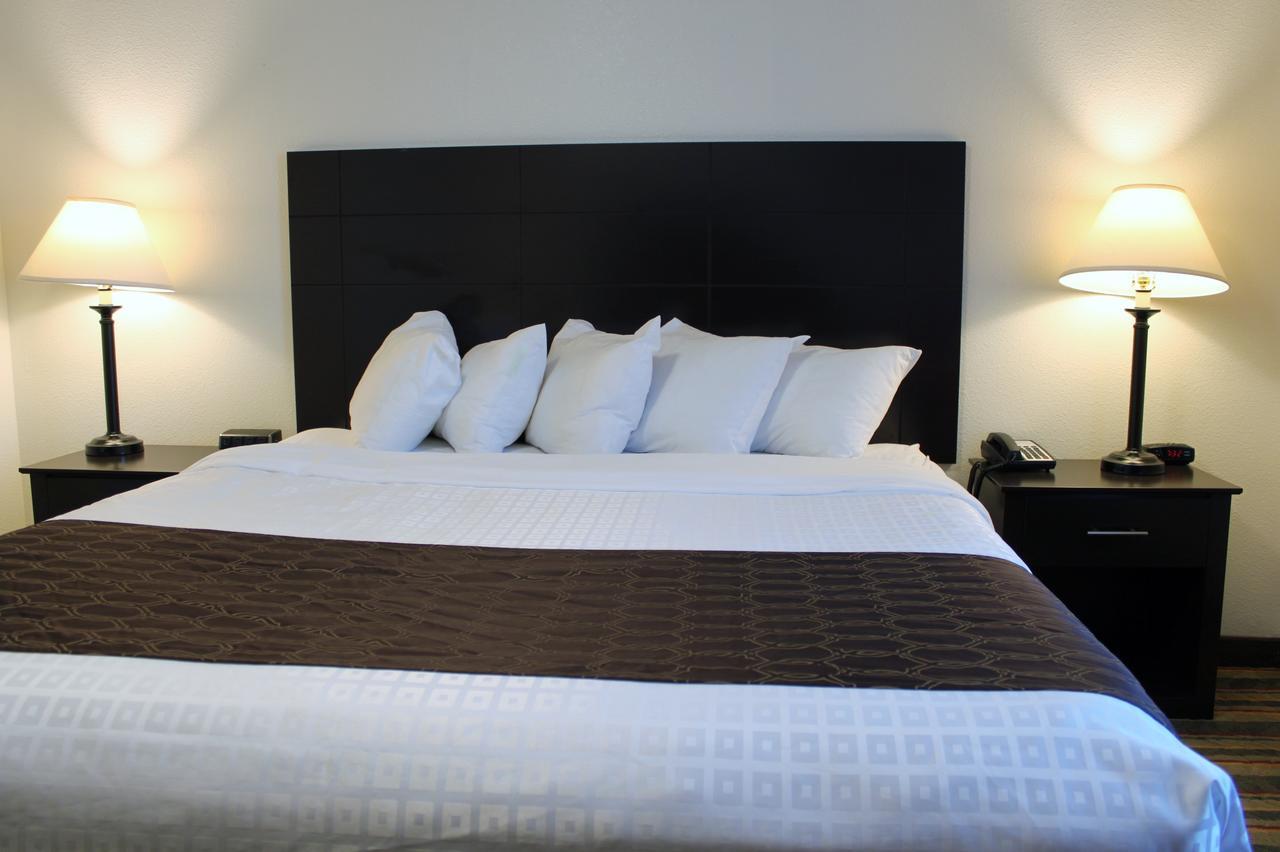 Best Western Visalia Hotel Экстерьер фото